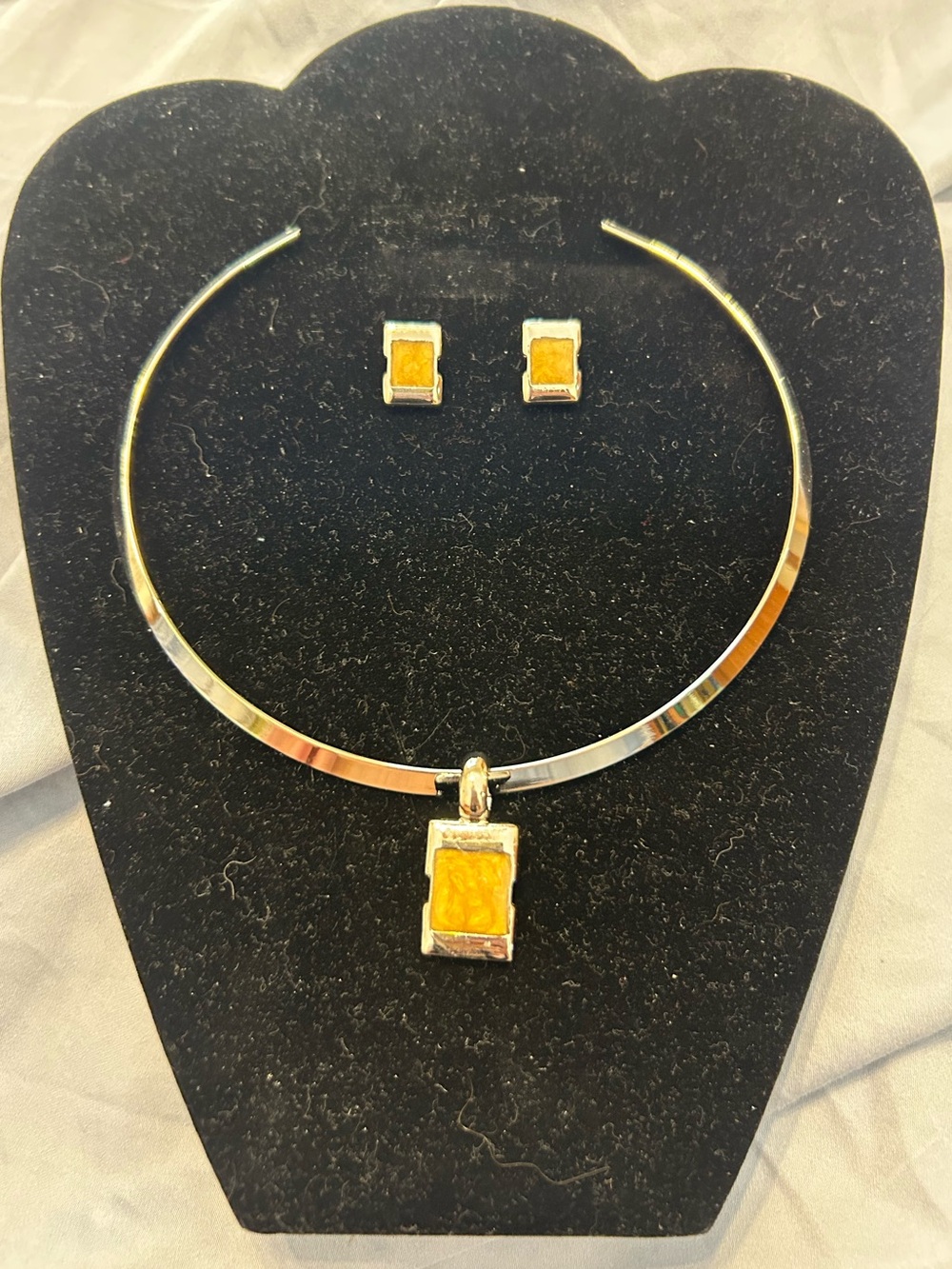 Silver Tone Yellow Square Pendant Collar Necklace & Earrings Set